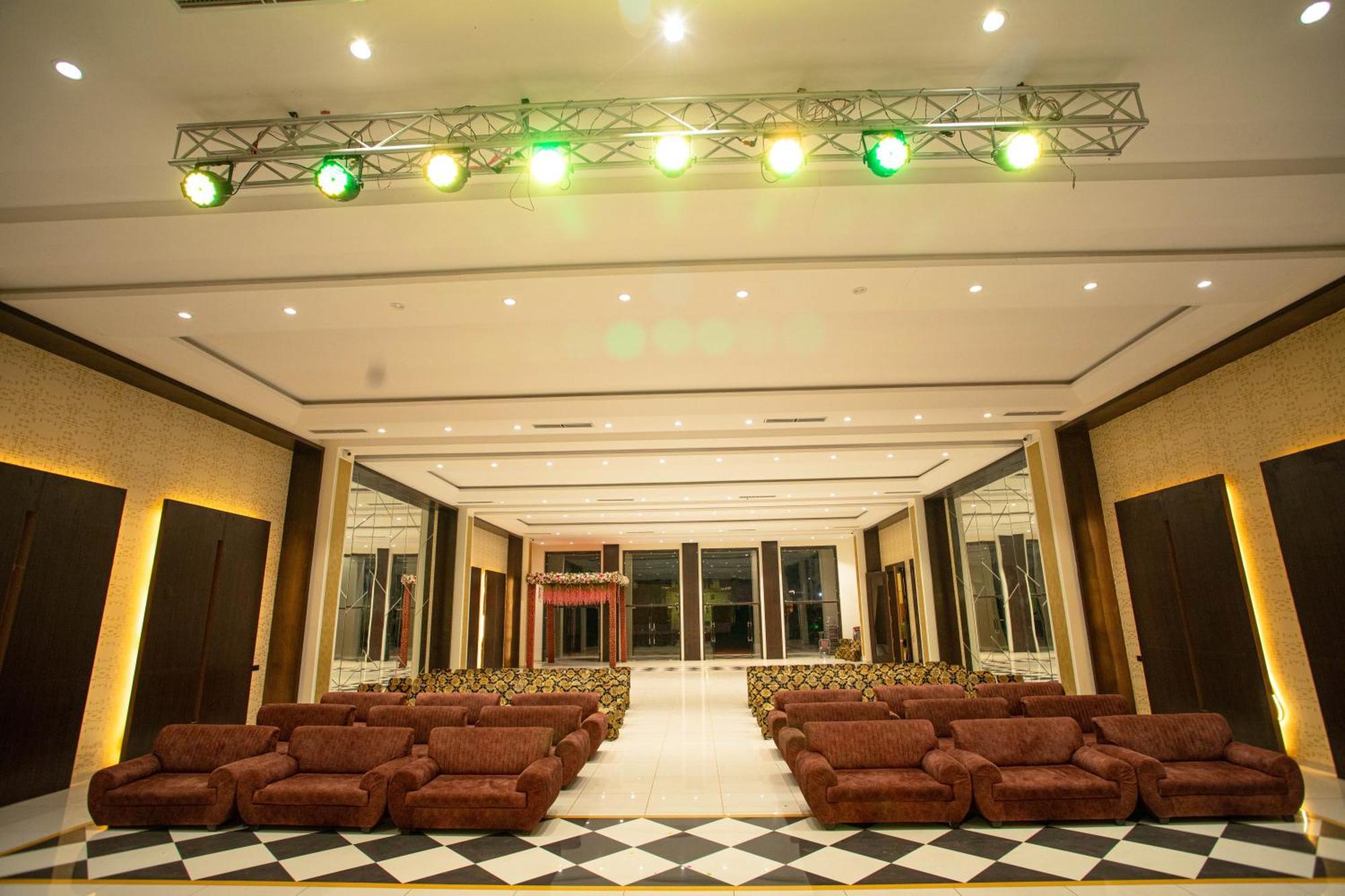 Hotel Miracle 2Km From Mahakal Temple Ujjain Exterior foto